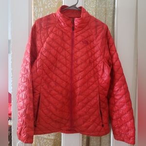 Orangey-red the North Face women's puffer jacket in a size large.